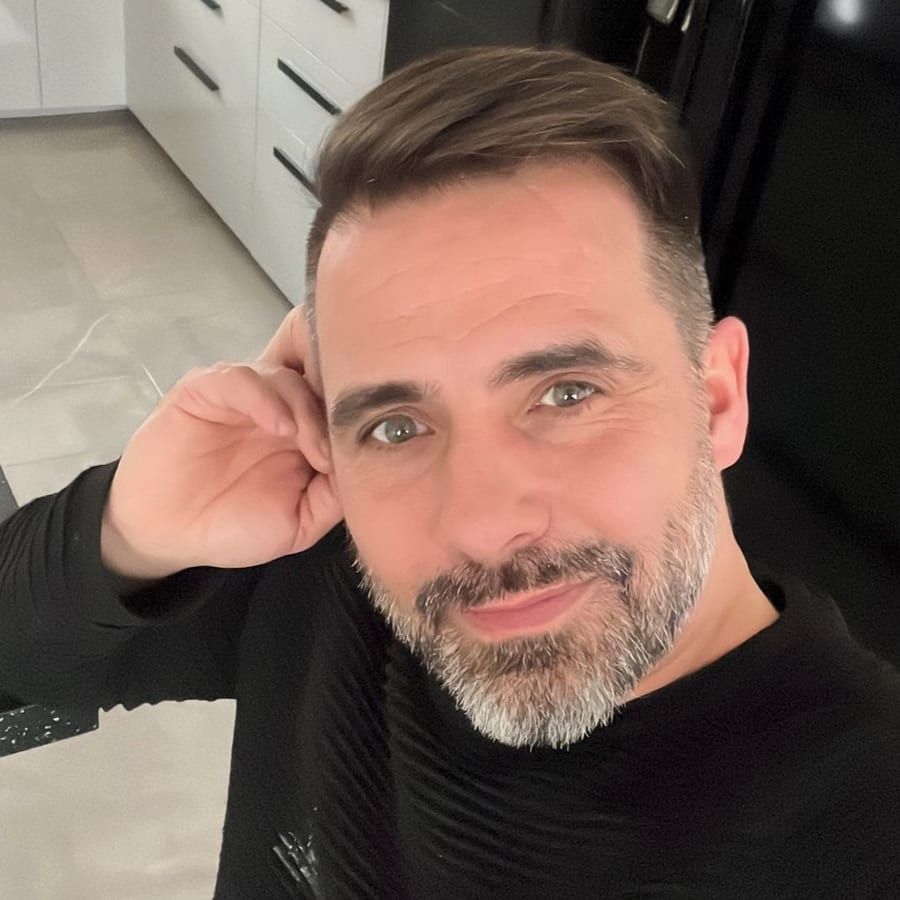 Profil von Zakarian